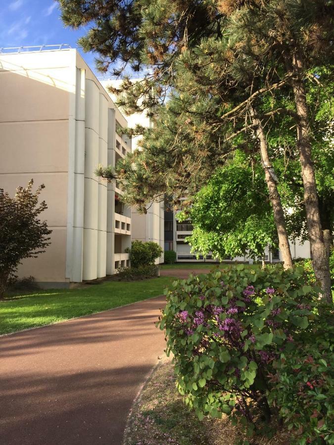 Chezclervie City, Close To Paris La Defense U Arena