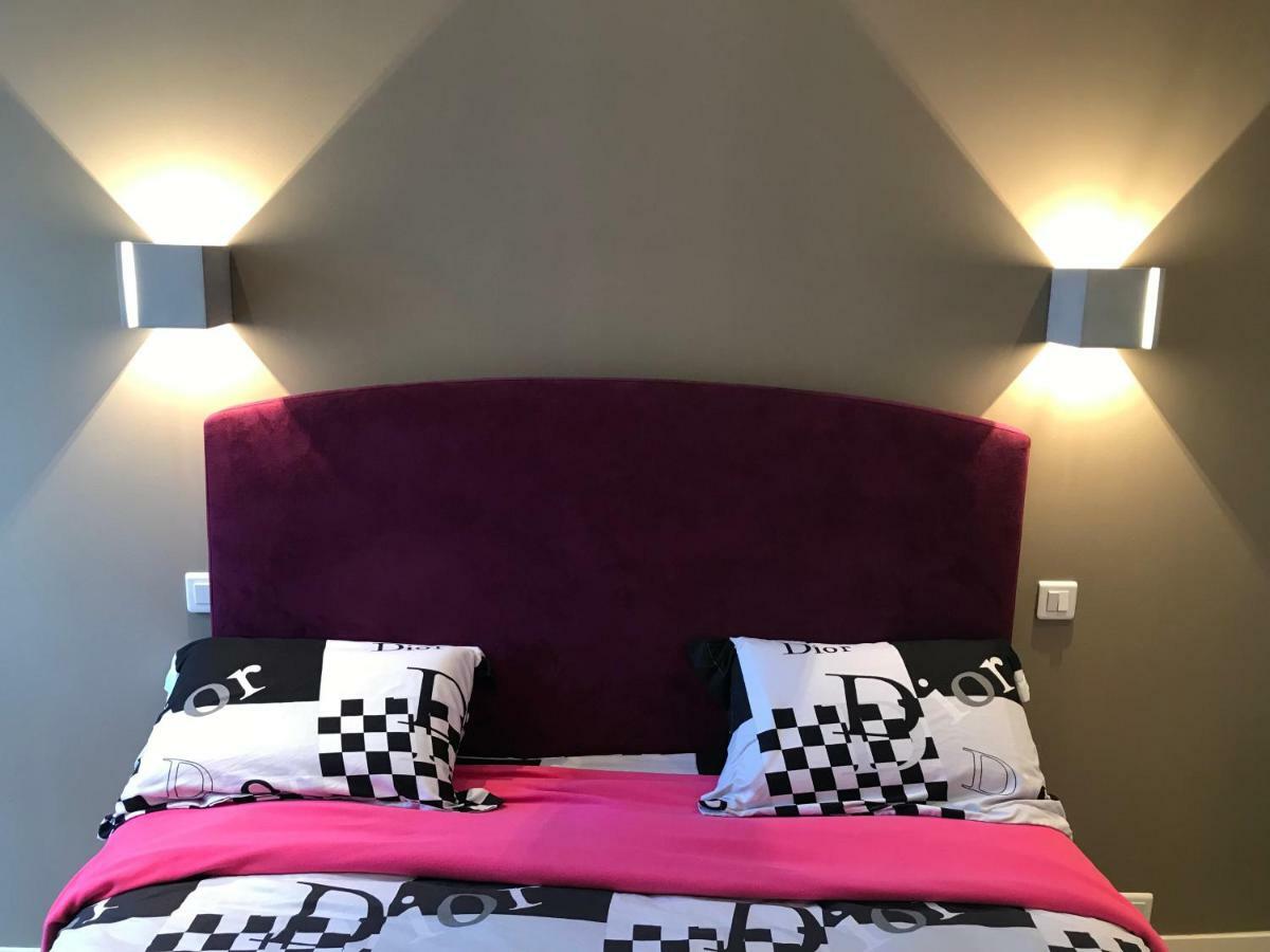 Chezclervie City, Close To Paris La Defense U Arena